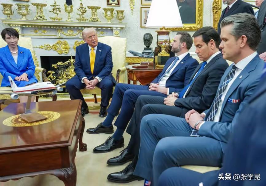 高市早苗见特朗普，大家都在认真听特朗普讲话。我猜，他们的话题应该是离不开战争，毕