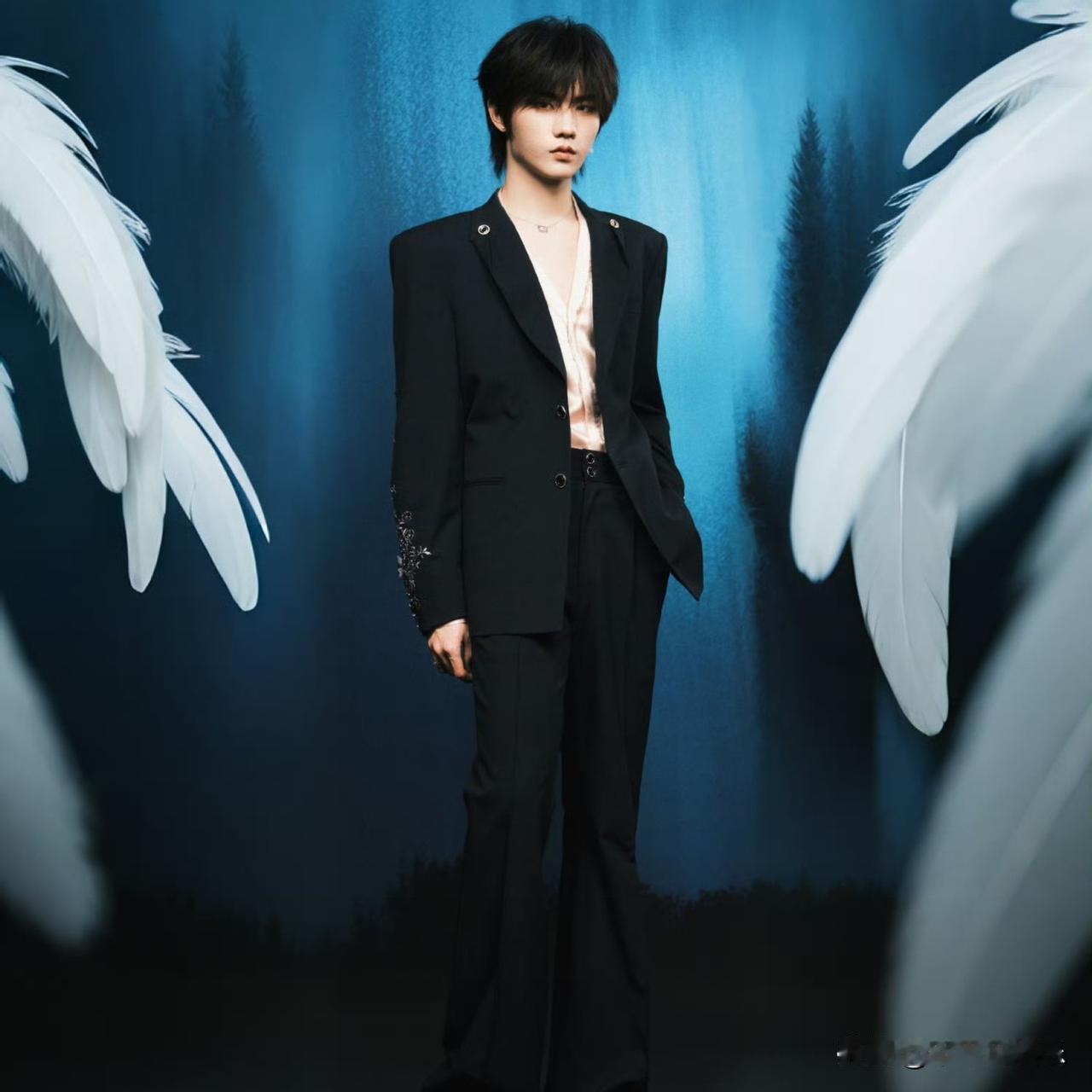 5月9日张子墨在《歌手2026》三公舞台翻唱的杨千嬅经典《孤雏》片段曝光后，张子