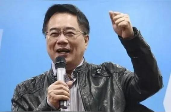 台湾回归，不是武统，也不是和统，是民进党和国民党跪求大陆回来，现在形势很显然是往