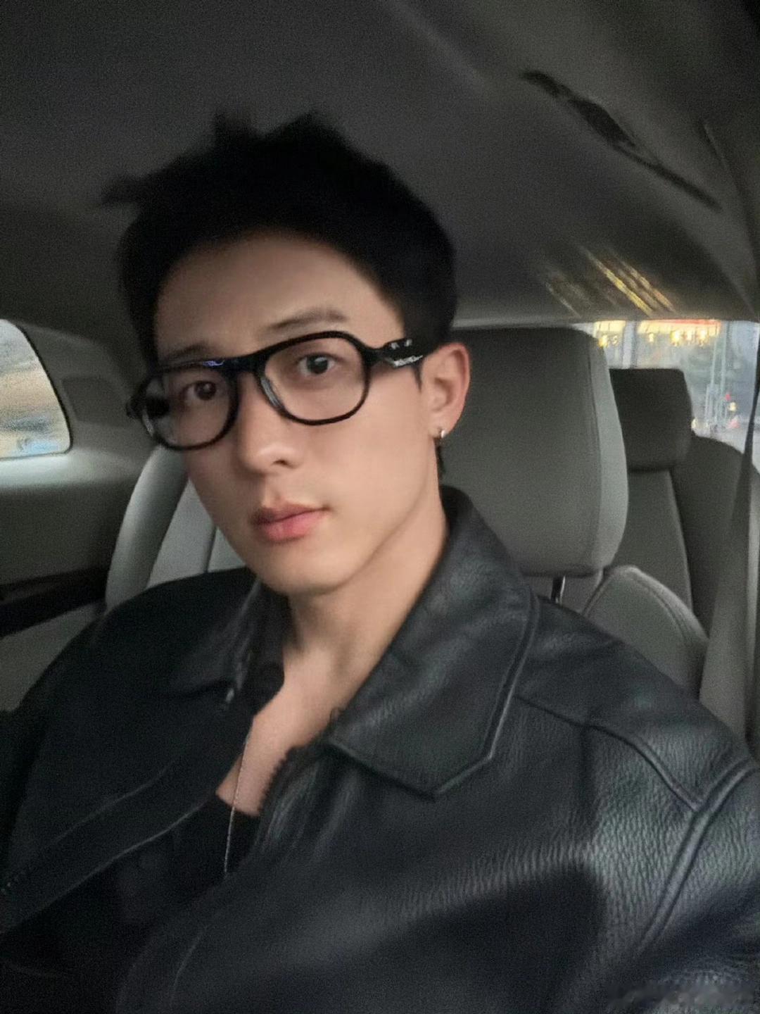 姚晨刚官宣离婚，离谱八卦就找上门了！

有匿名网友空口爆料，编造姚晨与侯雯元的恋