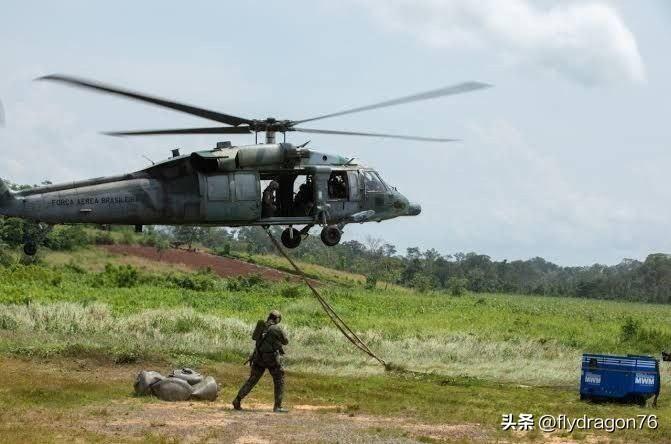 🚁🇧🇷🇺🇸 巴西向美国采购11架UH-60L“黑鹰”直升机

10月2