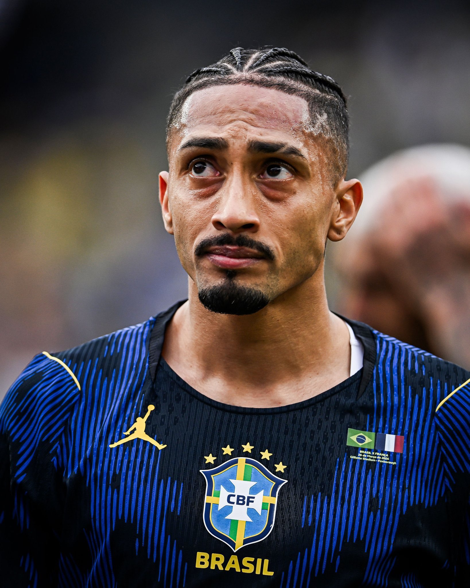 每体：弗里克得知拉菲尼亚受伤的消息后非常愤怒。 巴塞罗那一片混乱，充满讨论和愤怒