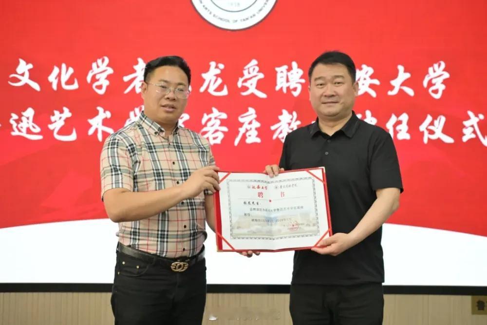 【假总编张龙多个账号被封】假总编张龙有50多个头衔 日前，自称“西部新闻网总编辑