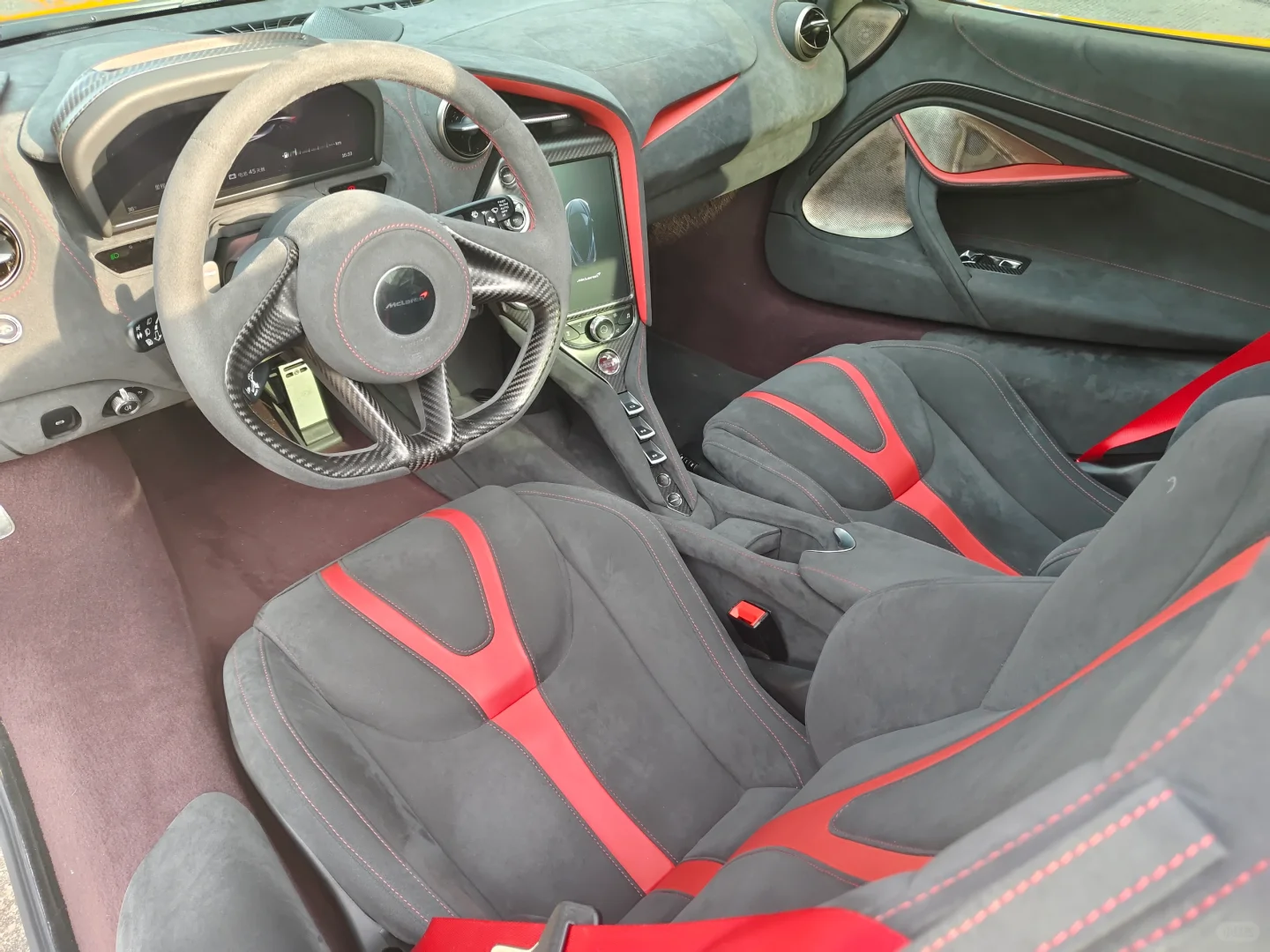 迈凯伦720s 跟迈凯伦765LT 你能同时拥有???
