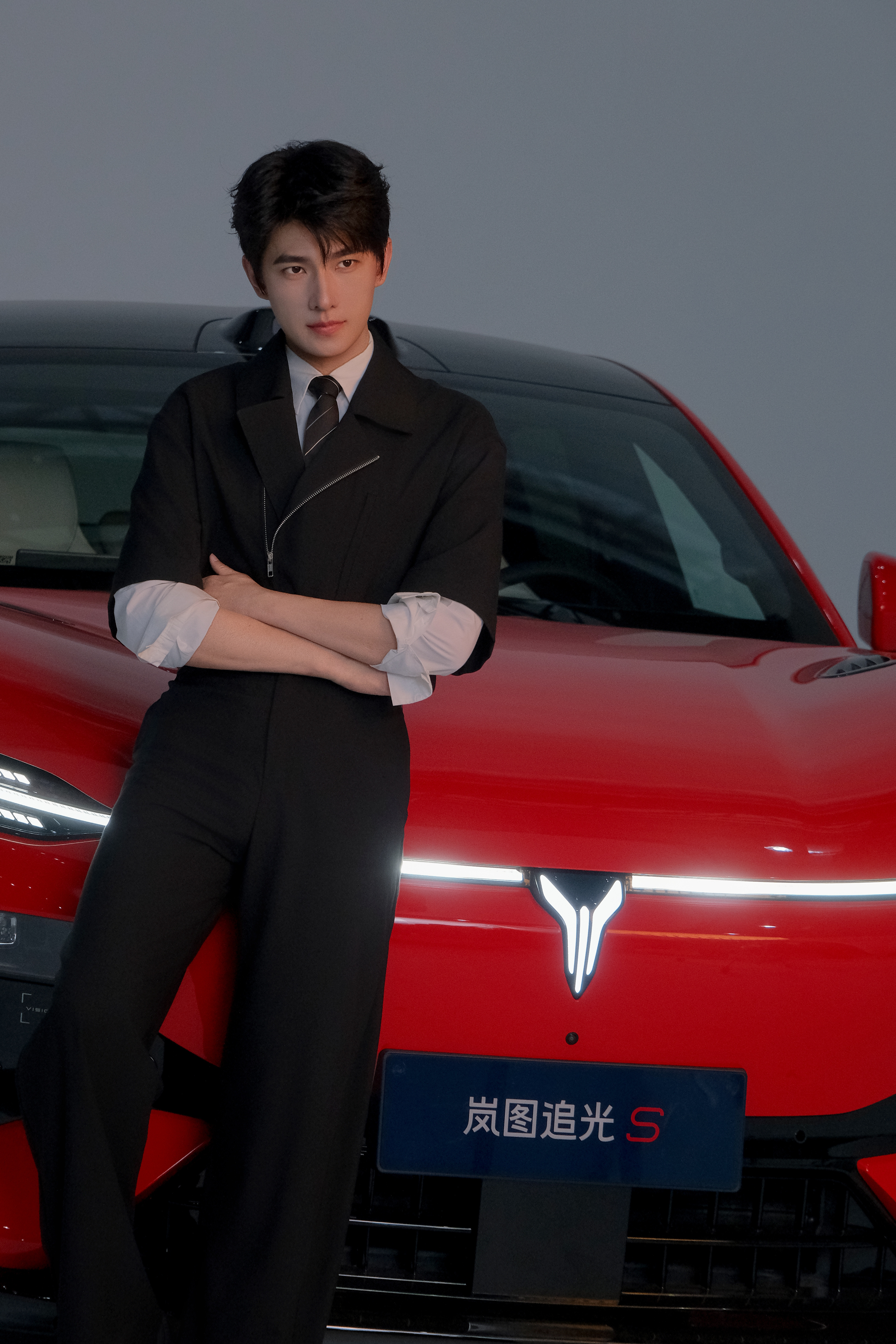 杨洋 × 岚图追光S 🏎️ 杨洋神颜压迫感名不虚传