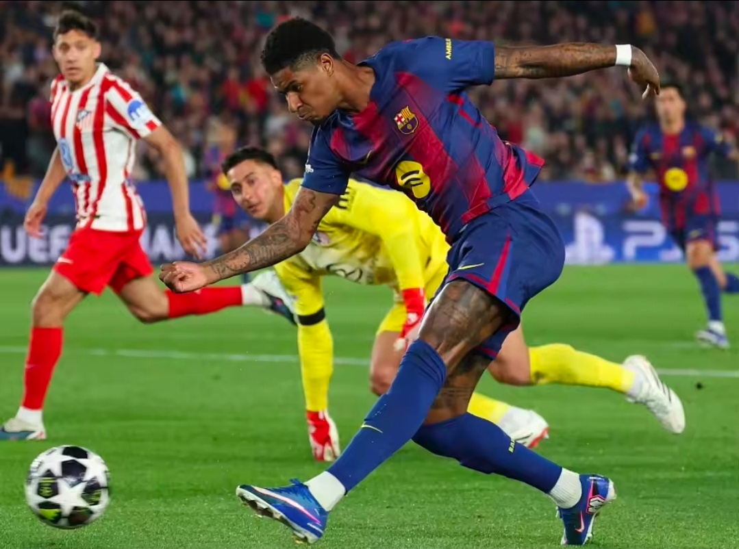 《卫报》报道，拉什福德转会巴萨的希望越来越小，预计赛季结束后将回到曼联阵中。曼联