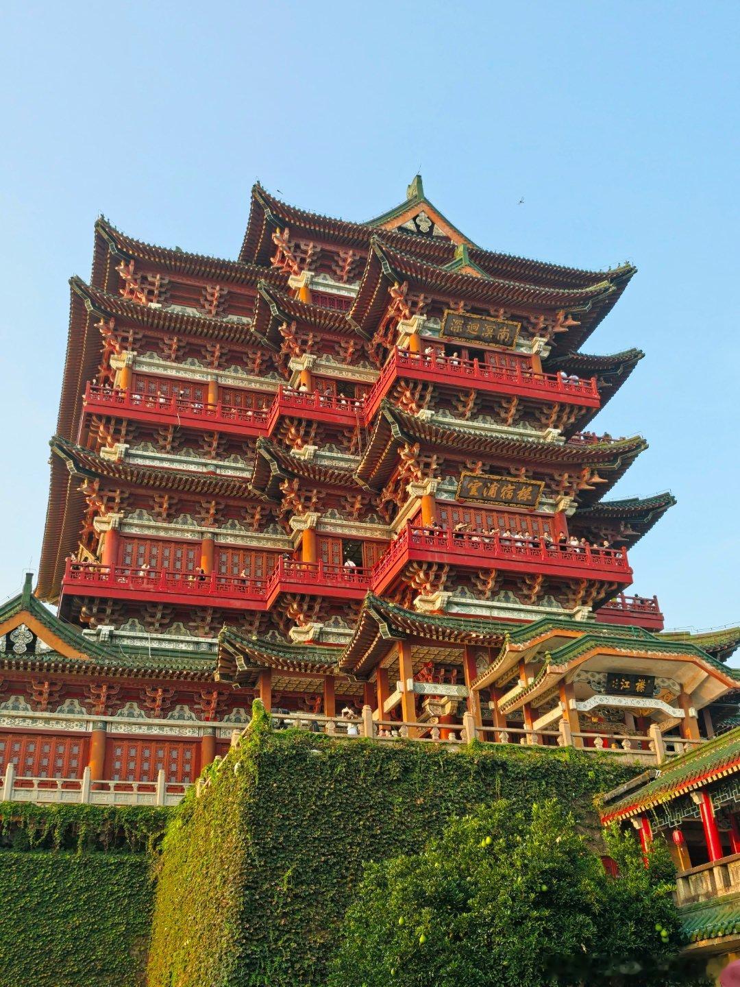 技术浪潮退潮时浮沫散去、方见礁石那些真正扎根行业的团队、就像老树盘根、牢牢De抓