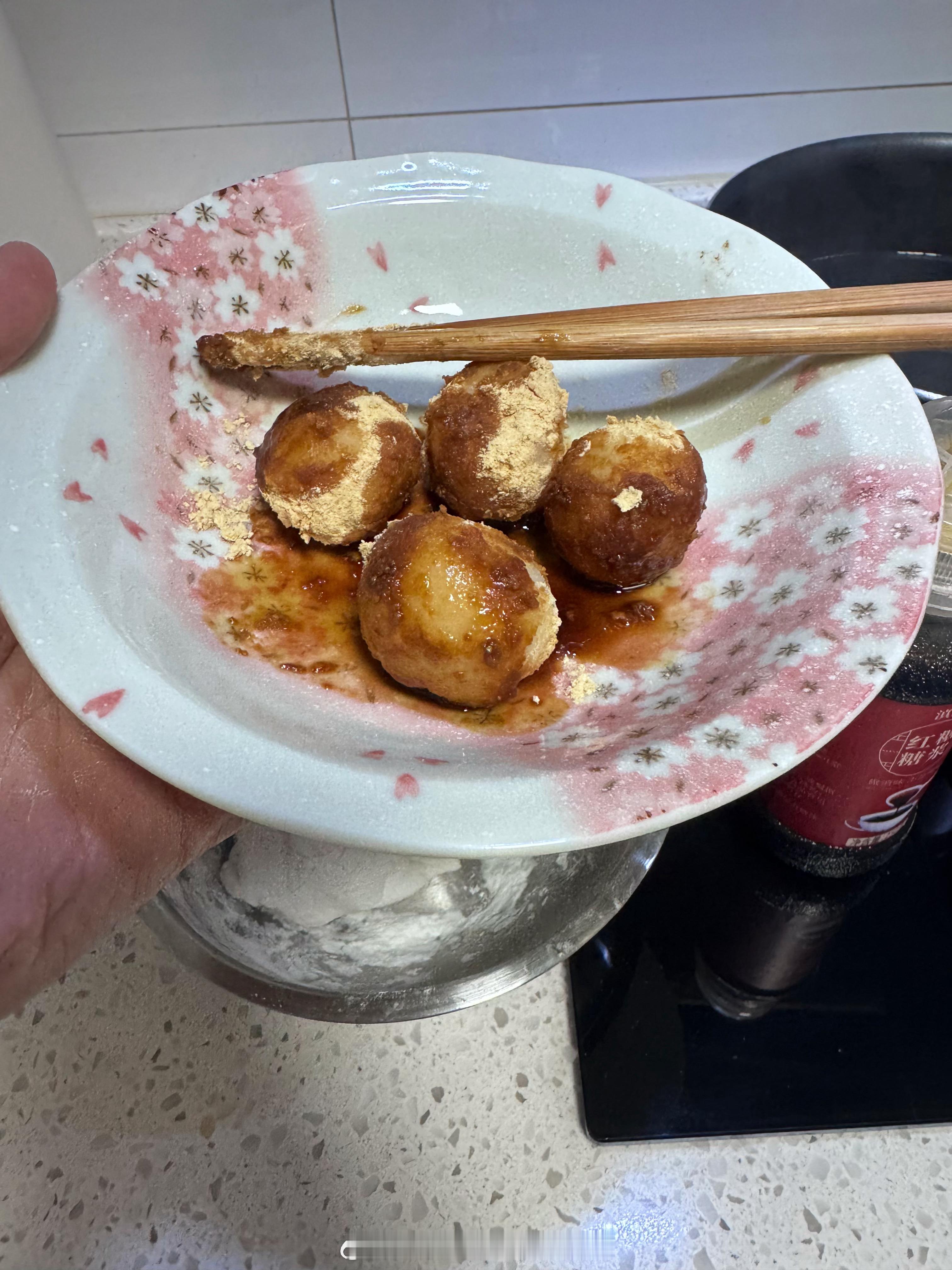 冬至快乐，红糖豆面汤圆，动手做家乡的味道。  