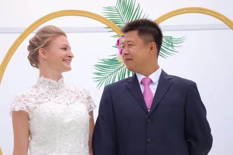 拿着一本护照，兜里揣着比当地平均水平稍微高一点的工资，就觉得自己能去异国他乡体验
