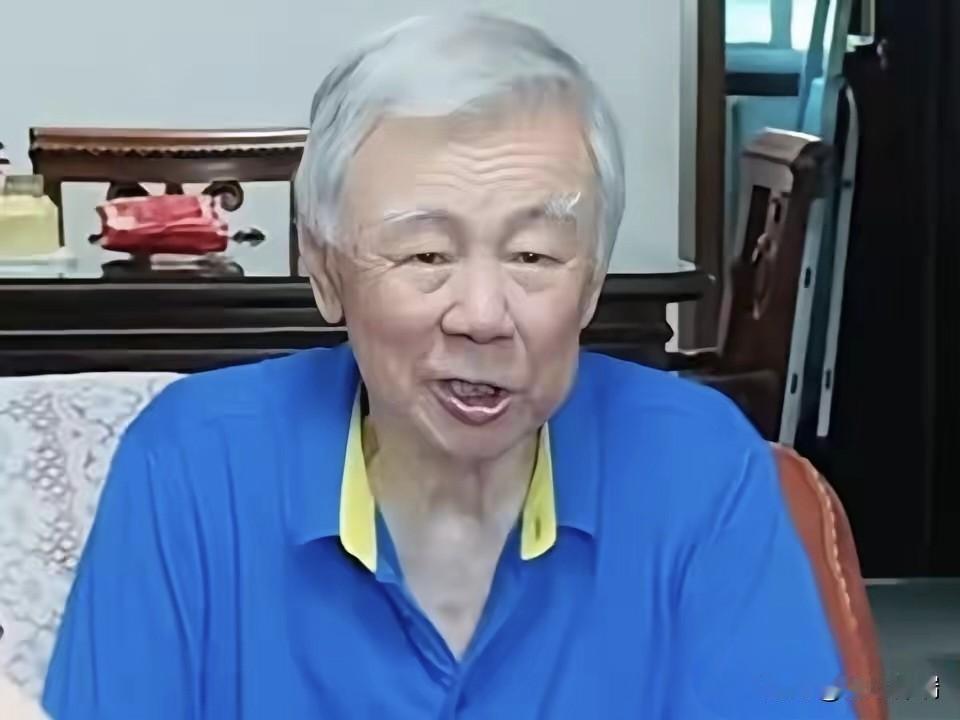 拎着菜篮子的“铁帅”：87岁袁伟民近况曝光，住老楼穿旧衣，却让整个体坛肃然起敬！