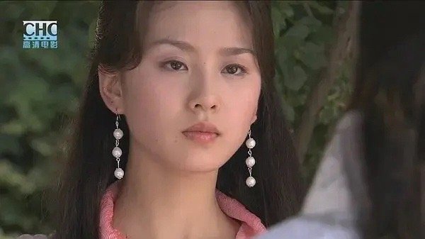 刘诗诗早期非常的普通土，是怎么登月碰瓷刘亦菲的？ ​​​