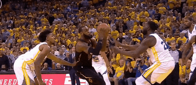 帕楚里亚，追蛋格林，博狗特在场上做的孽，现在终于开始还了，爽！球队主力都伤完了，