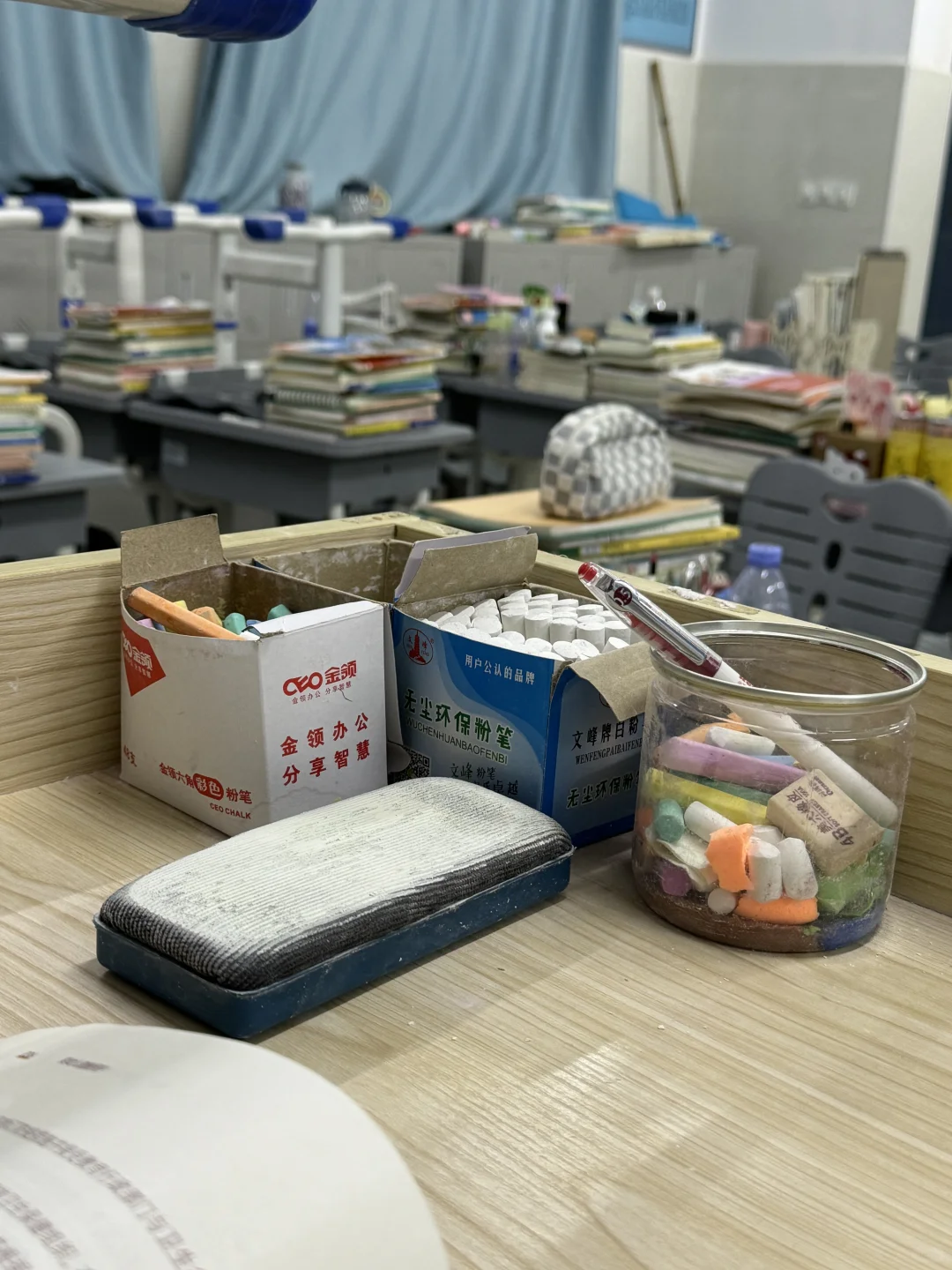 不当老师咯昨天彩票中了1000w 明天就去辞职