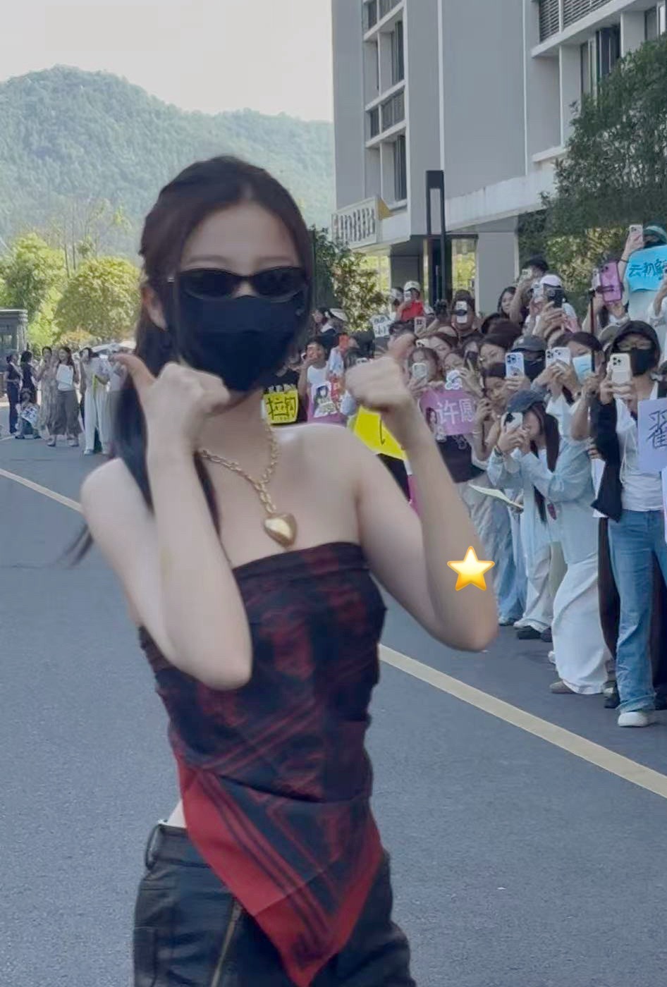 妈妈…好性感… ​​​