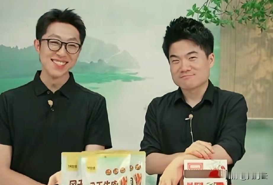 与辉同行的主播都是一群高精力人群，董宇辉临时上播，身边主播是来了一个又一个，也不