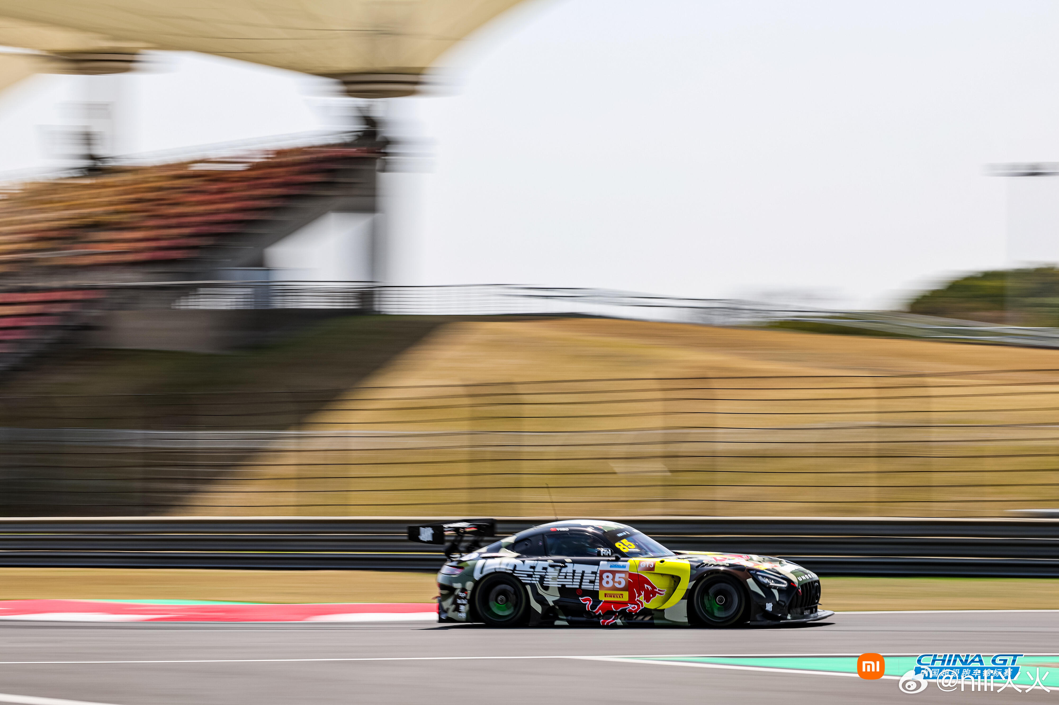 引擎轰鸣，尽情飞驰，又一组高清的85号 王一博王一博破风逐影