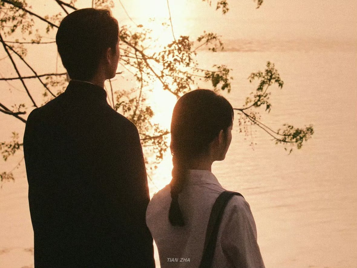 喊卡了姐夫还来个额头吻姐夫是一点都藏不住，能不能为了我因戏生情结个婚啊！太好磕了