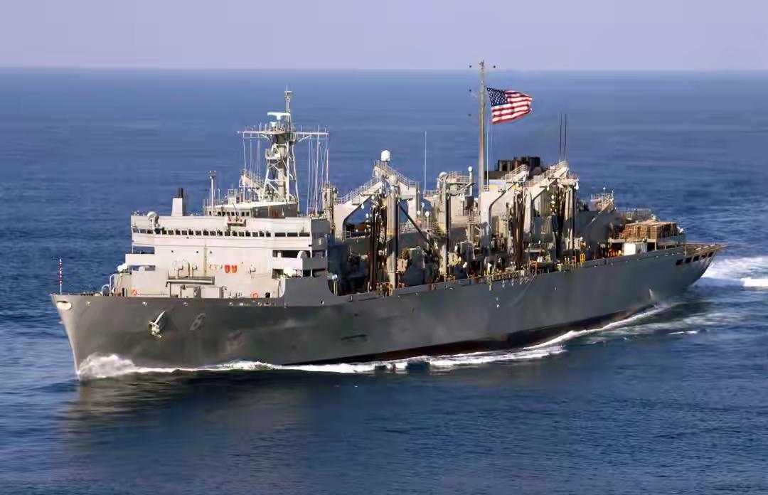 伊朗导弹摧毁美军航母补给舰
 
当地时间2026年2月28日，据央视新闻报道，伊