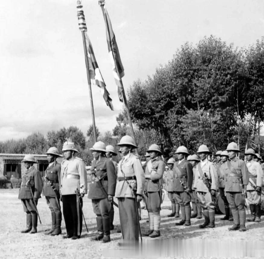1959年之前的藏军还是保留着英式军服英国装备，直至被我英勇的解放军平叛部队消灭