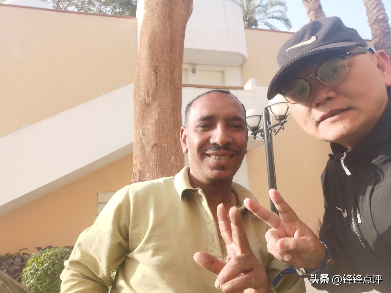 这是我住的五星酒店，独立别墅。五星级酒店见闻 早上吃了早饭我就溜达一圈，看见有绿