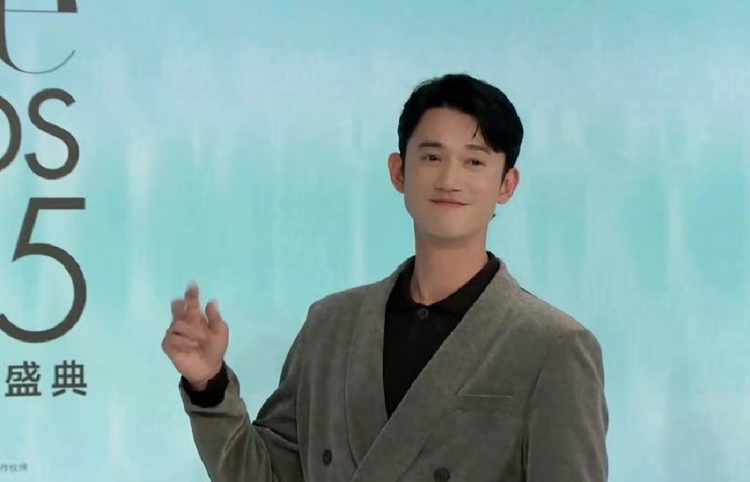 吴慷仁ELLE红毯吴慷仁亮相ELLE80周年红毯 ​​​