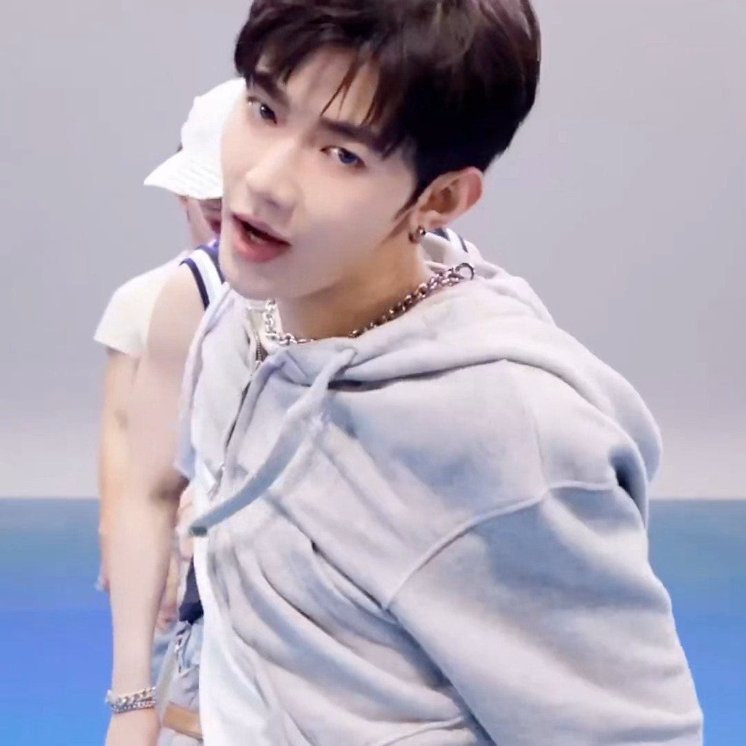 章昊 章昊AURA舞蹈版预告  完全帅气 衣服太友好了😍 