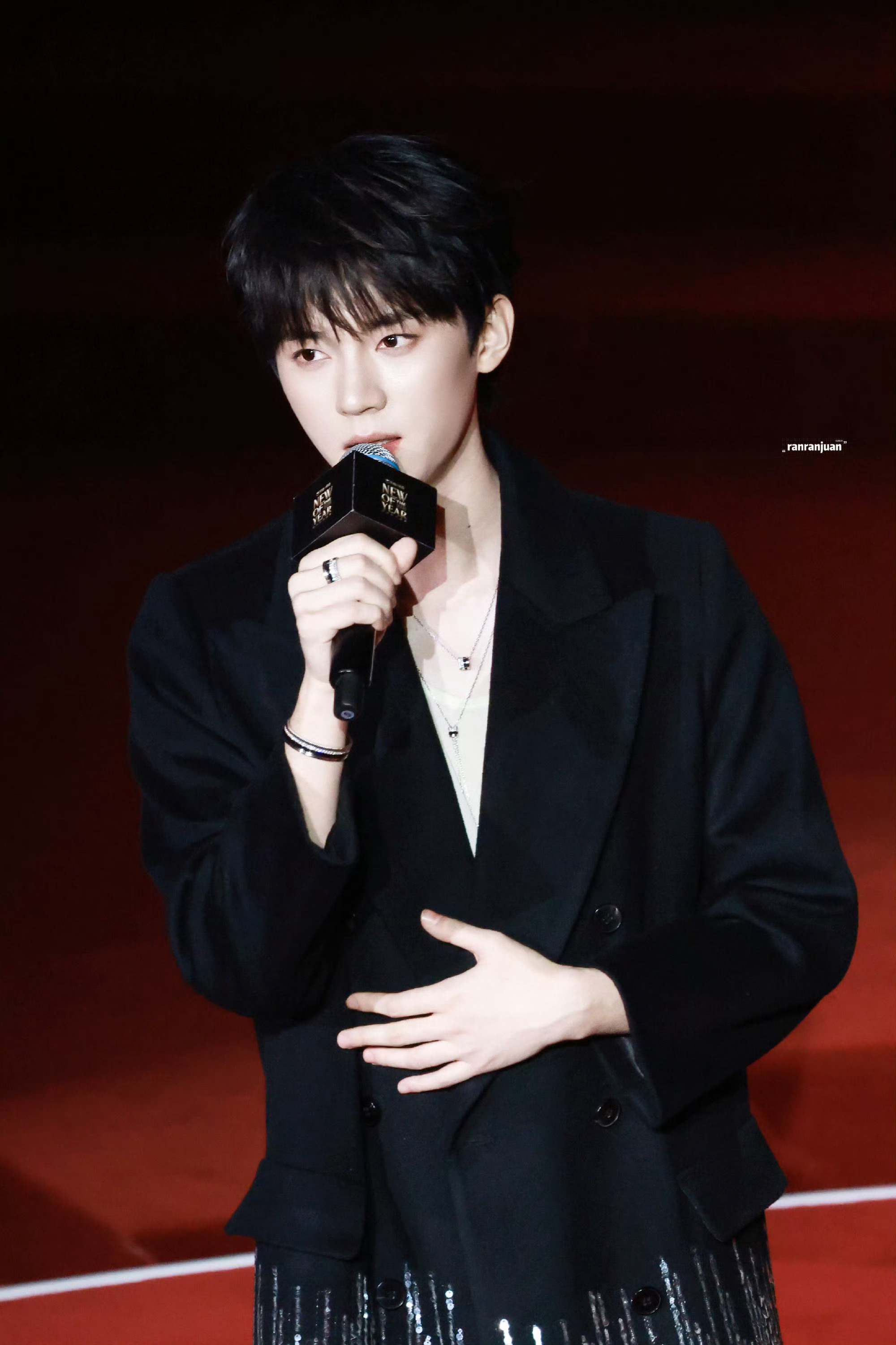 哎呦，这是不是帅气的周翊然同学吗！！