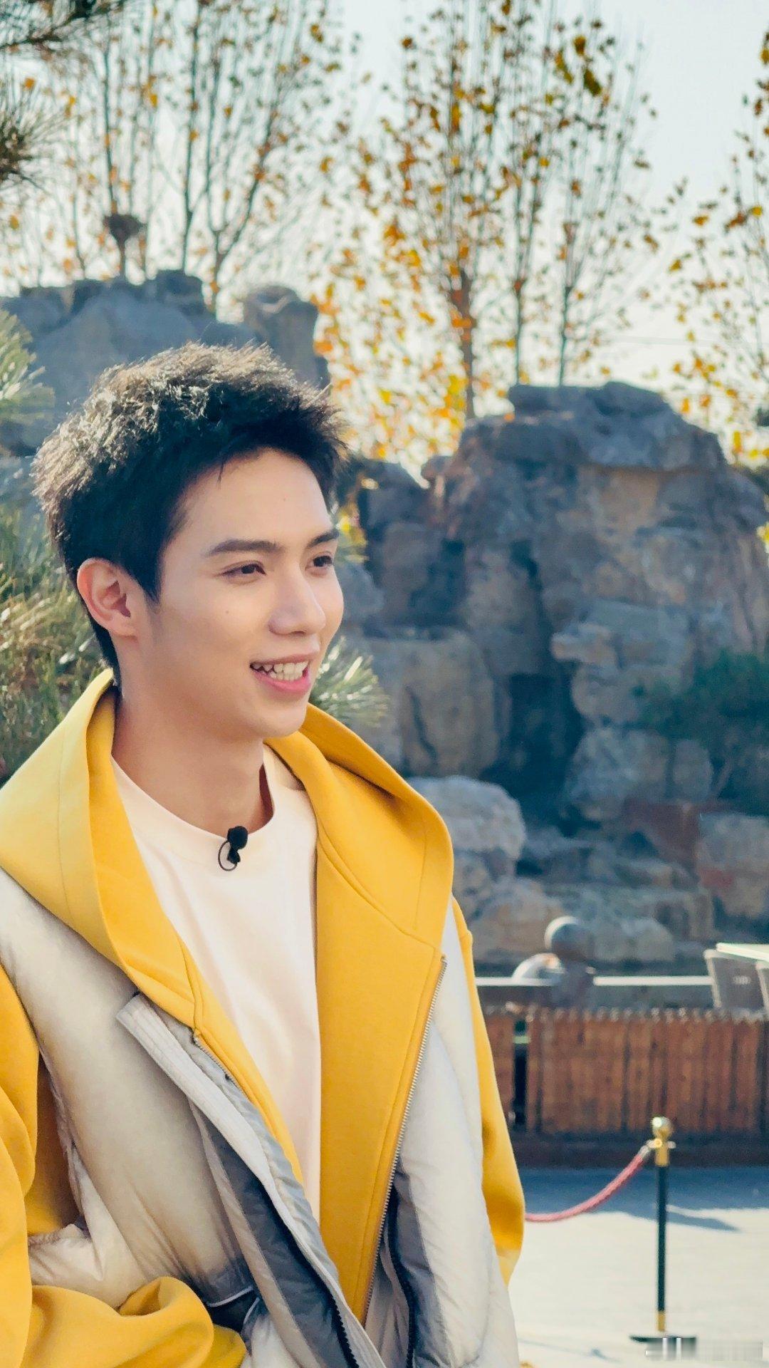 💚 晚安一舟✨相信流星划过的方向，朝着那个方向奔跑，就能与你相遇💚🚢