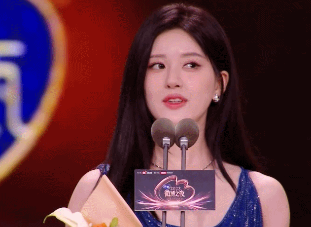 #赵露思部部生花#  她用实力和才华诠释了什么是真正的演员，每一次的演绎都让人为