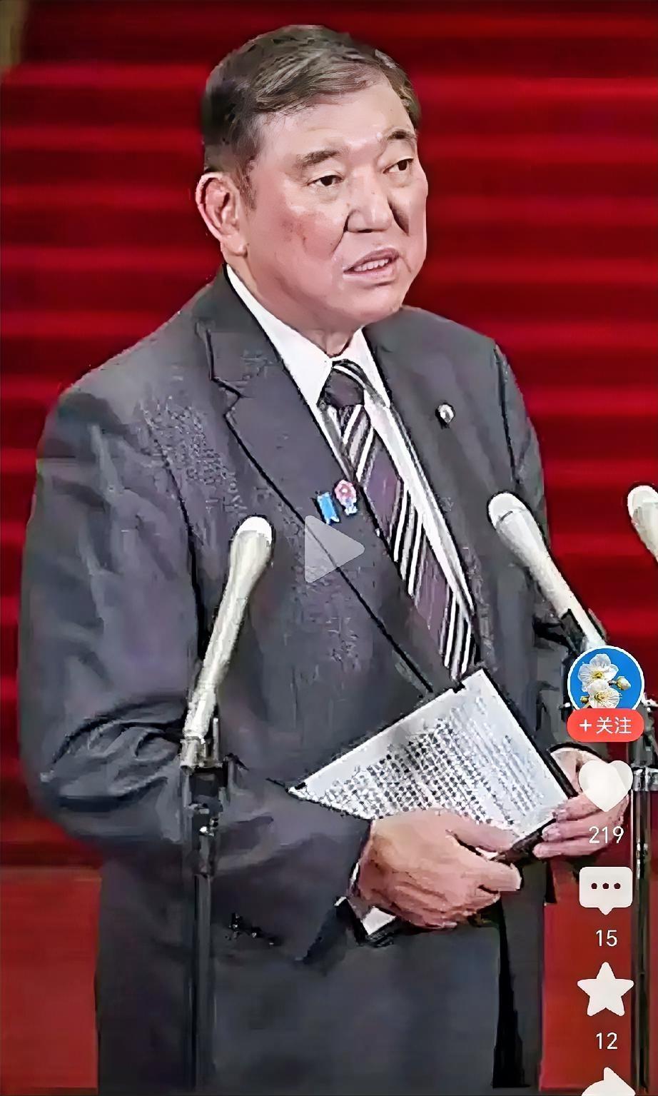 日本首相石破茂：
老子去年就说这烂摊子，
谁爱干谁干，
结果你们一票人摁着我脖子