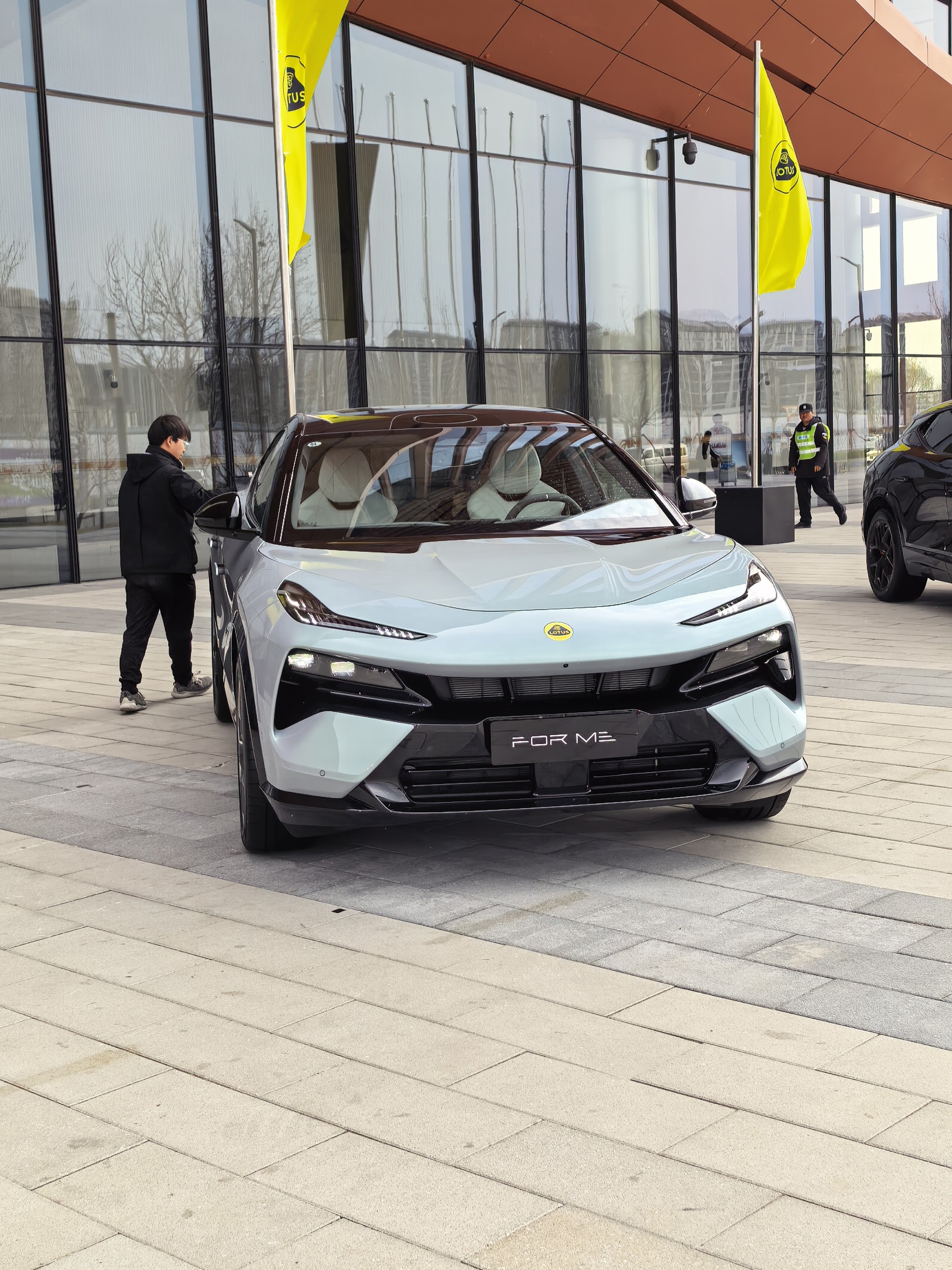 小伙伴拍了几张莲花 FOR ME，说绿色最好看👀大家觉得嘞？这车预售价52.8