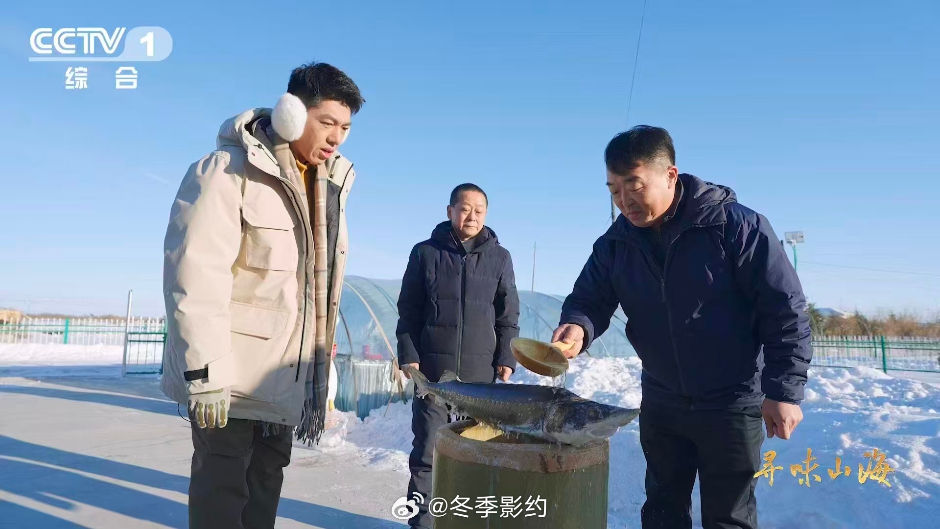 一桶水藏着东北保鲜绝招南方人看不懂的东北冰鲜大法零下几十度的严寒，一桶水就能给鱼