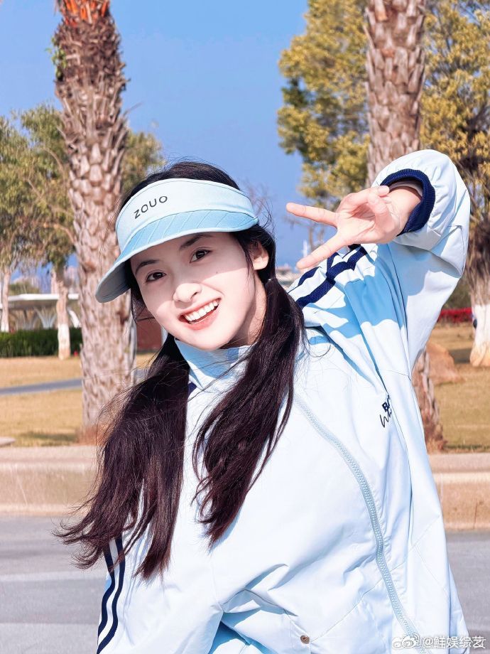 沈月说自己在演员里也是比较普通沈月觉得自己不漂亮 沈月被夸奖时还会不知所措，秦岚