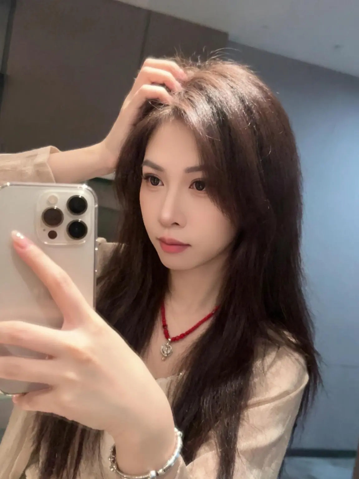 头像感自拍 超甜的对镜拍 自拍美妆技巧 黑长直女孩 美妆自拍示范