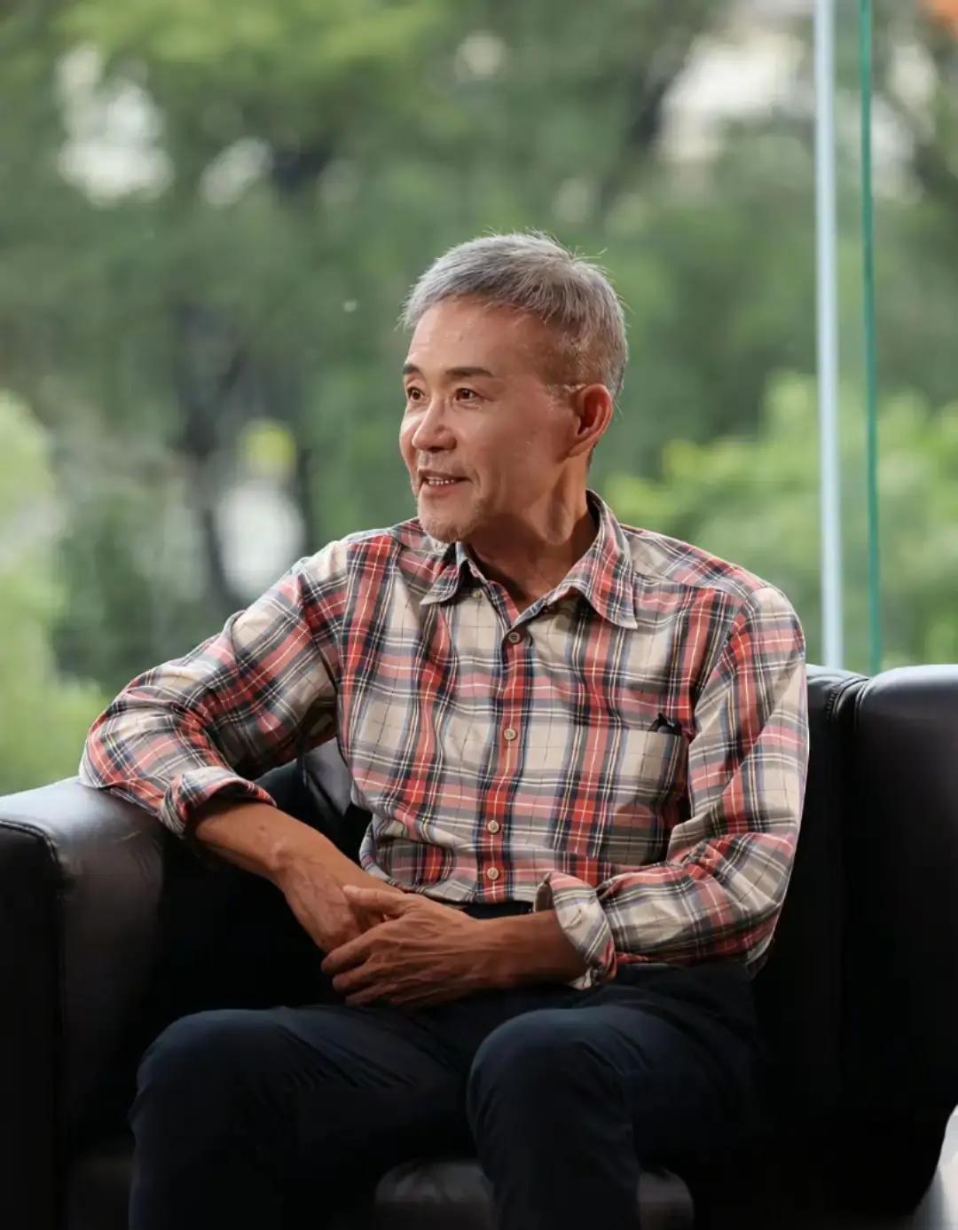 王石被田朴珺拿捏？
 
张纪中73岁还能抱娃买菜，张艺谋72岁熬夜剪片，王石72