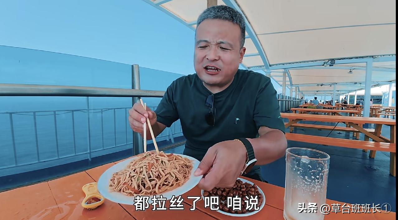 喷香哥吃了拉丝的豆腐丝。这段时间忙着买房，看房子，上网也没有关心喷香哥了，今天看