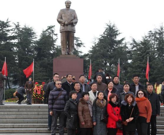 为什么这么多年过去了，老百姓依然怀念毛主席？
 
每年12月26日前后，湖南韶山