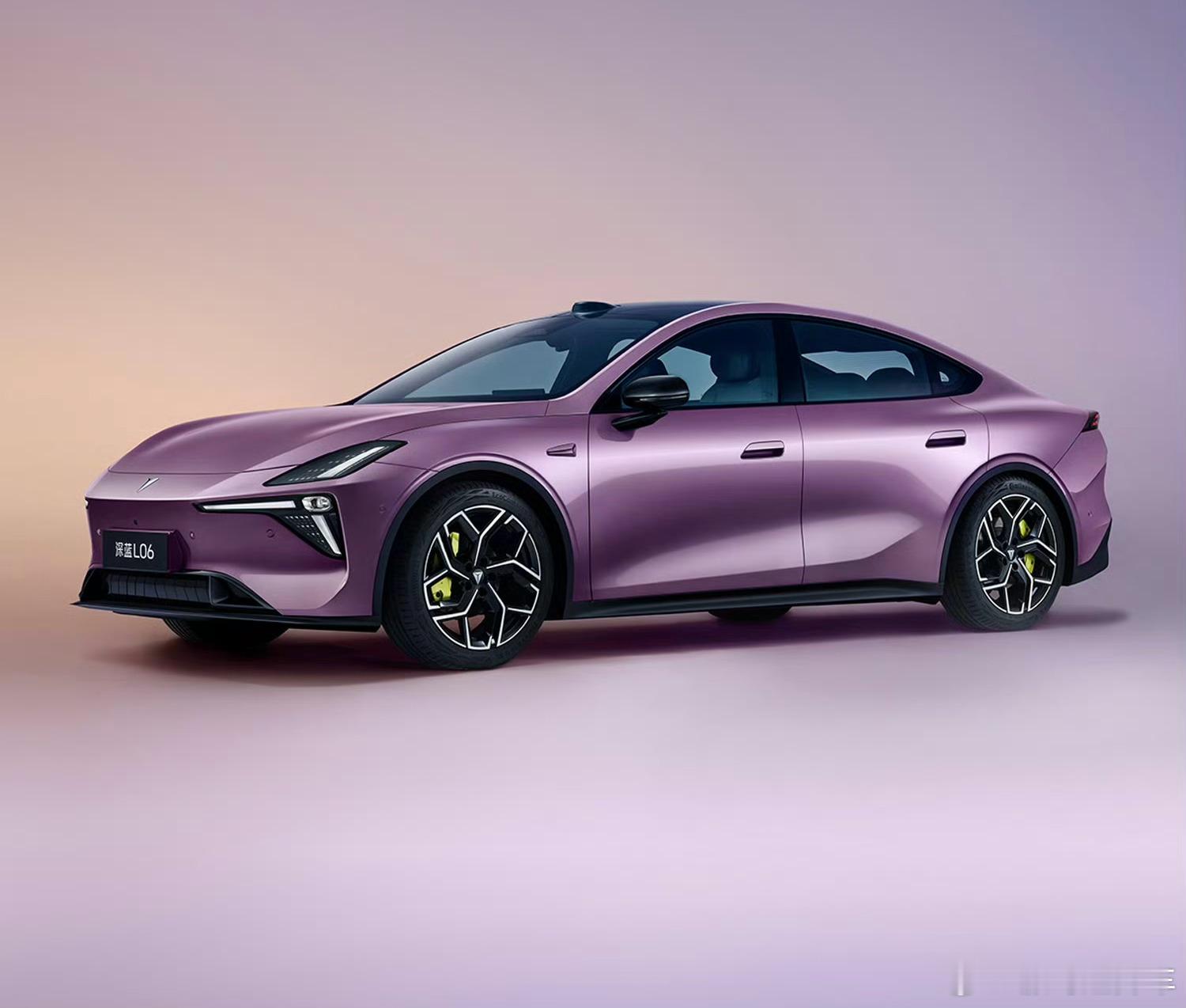 今天深蓝L06正式上市，新车共推出4款车型，限时惊喜价为 13.29-15.49