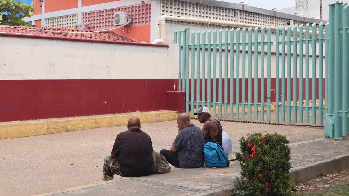 【“人权观察”组织称，美国将大量古巴人和委内瑞拉人驱逐到墨西哥，使他们身处险境】