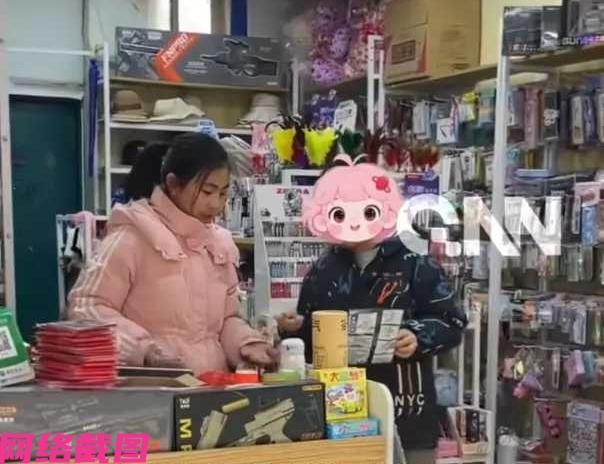 江西有十二岁女孩把自己收取的几万块压岁钱，再加上自己平时攒积下来的零花钱，共计四