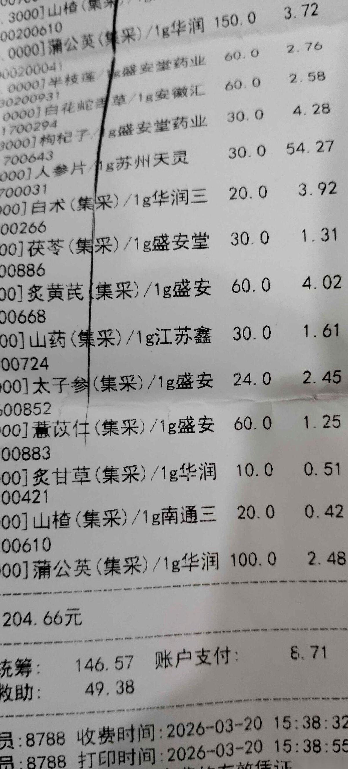 2017年，结肠癌中晚期手术。五年后，医生看着复查报告单，说他“基本恢复健康了”