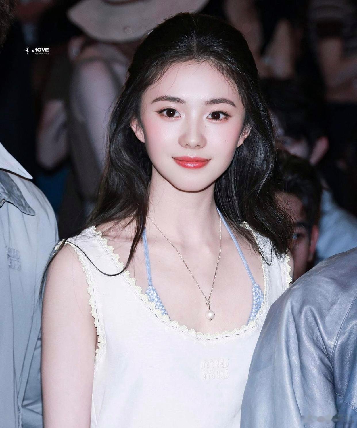 1.综艺《美滋美味》拟邀嘉兵：黄轩、刘浩存、王鸥、李雪琴，美食经营类剧综正式定档