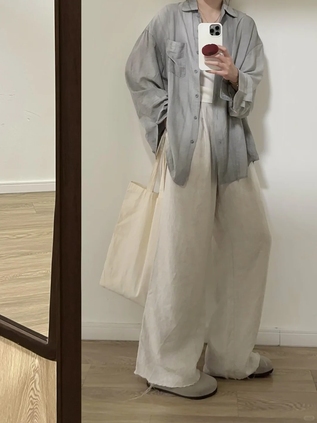韩系慵懒松弛｜肌理感灰衬衫+米杏棉麻裤