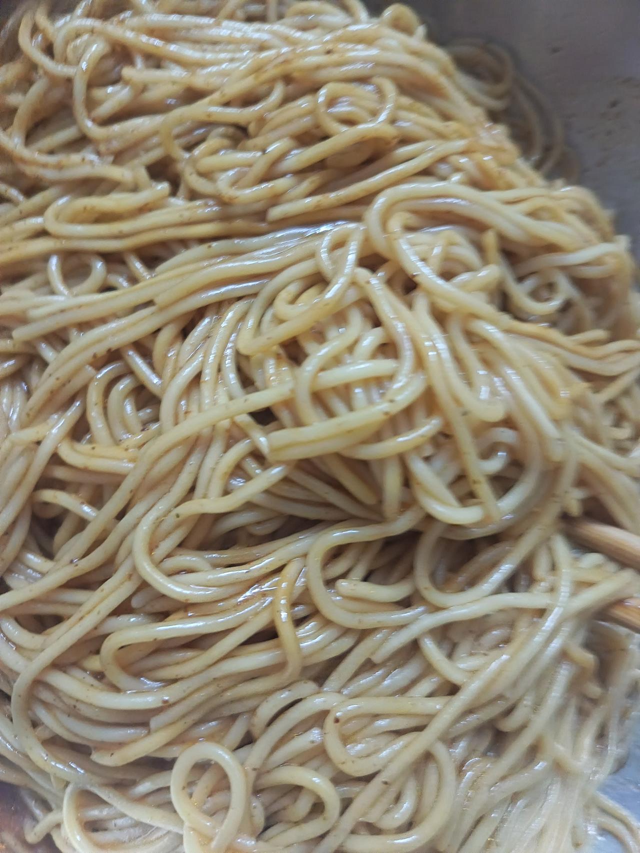 晒图笔记大赛早上做的面条，好像味道没之前的好吃，后来想一想啊，忘记放芝麻粉了，难