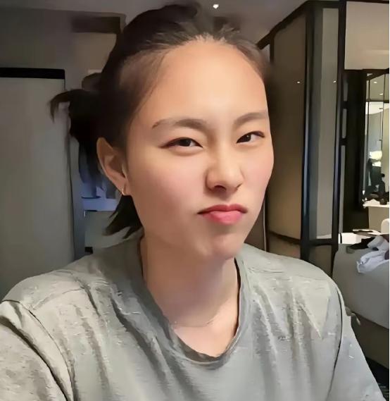 好奇查了下王思雨的出身，不查不知道，一查吓一跳，其实她本人根本不是什么资源咖，而