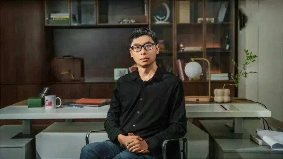 前《率土之滨》制作人李凯明的新公司「微霄科技」，拿到了米哈游和IDG的投资，投后