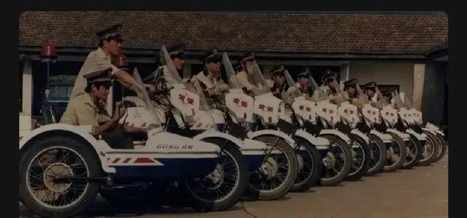 1990年，饶河县前哨边境工作站突发离奇枪杀案。班长薛春阳等五人持枪大开杀戒，造