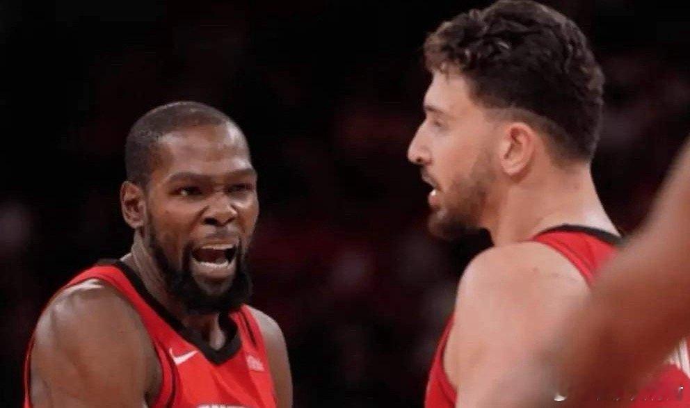 火箭内讧了火箭客场108-128惨败快船，赛后火箭主教练乌度卡谈到比赛时说：“球