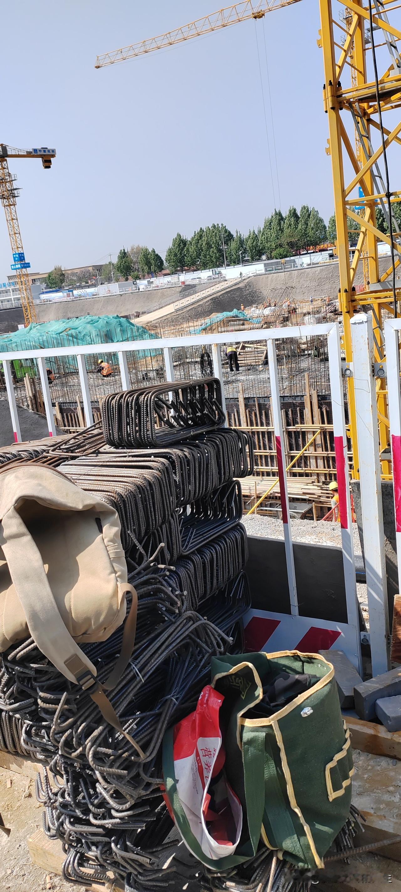 我发现现在工地干活的现点工真的太不容易了，原本以为干现点能日结现钱，到头来工资发