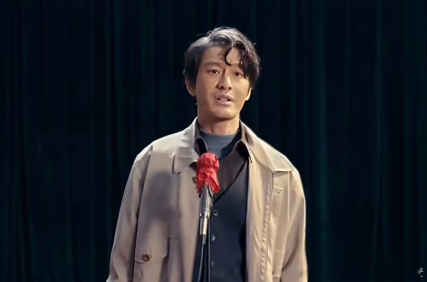 一个人一只话筒演了23分钟的戏 谁看了晓明哥这段戏不夸一句，一人一话筒撑住23分